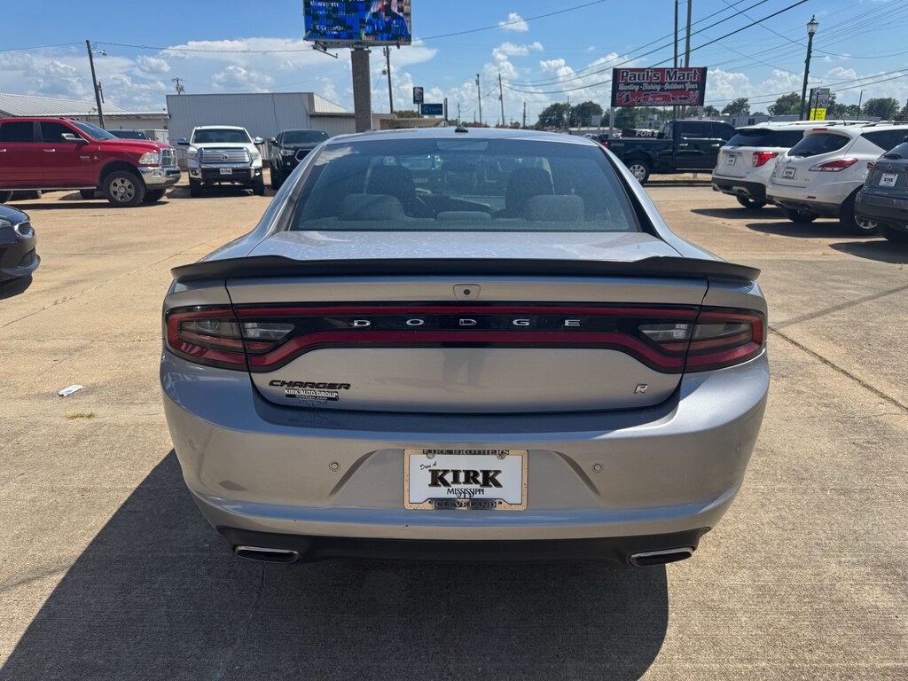 2018 Dodge Charger SXT photo 2
