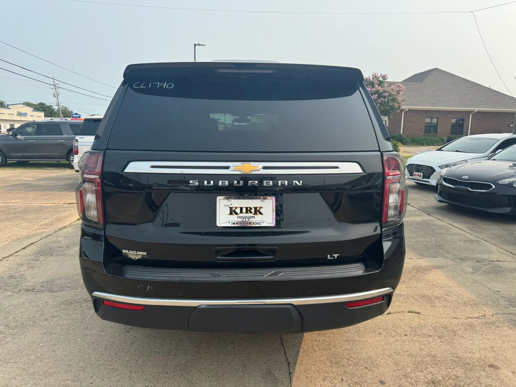 2021 Chevrolet Suburban LT photo 4