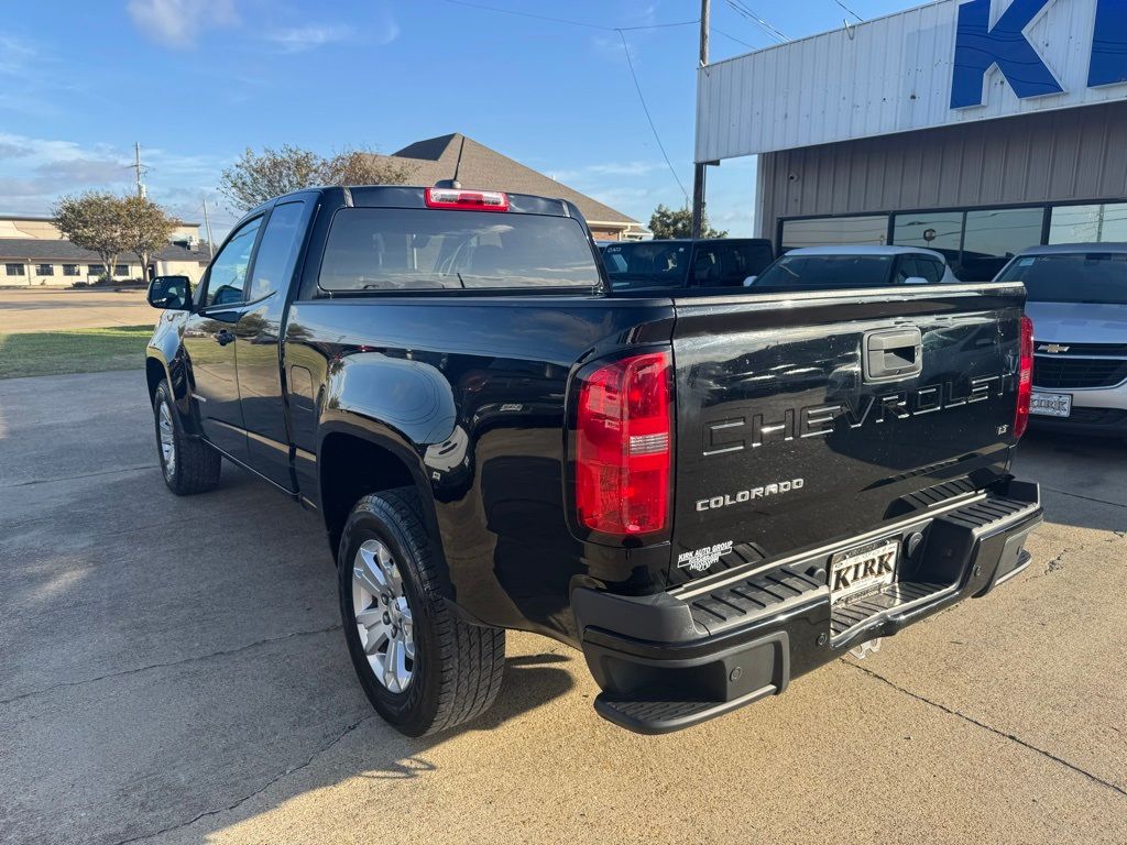 2021 Chevrolet Colorado LT photo 3