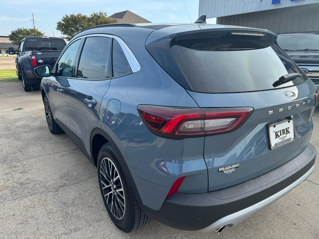 2023 Ford Escape photo 3