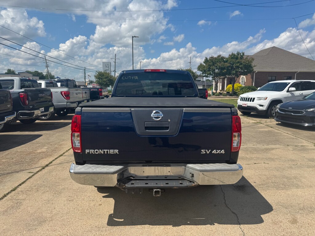 2011 Nissan Frontier SV Crew Cab photo 3