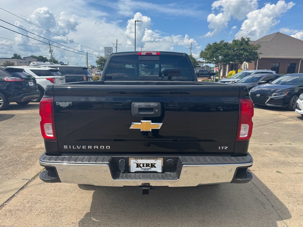 2017 Chevrolet Silverado LTZ photo 3