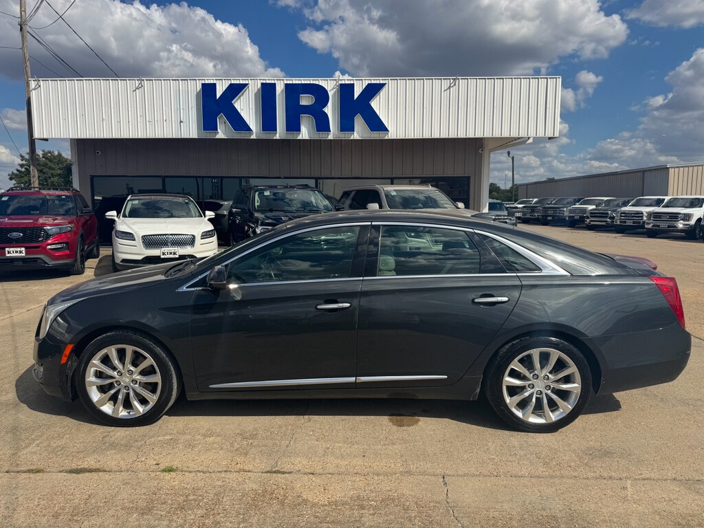 2016 Cadillac XTS Luxury photo 2
