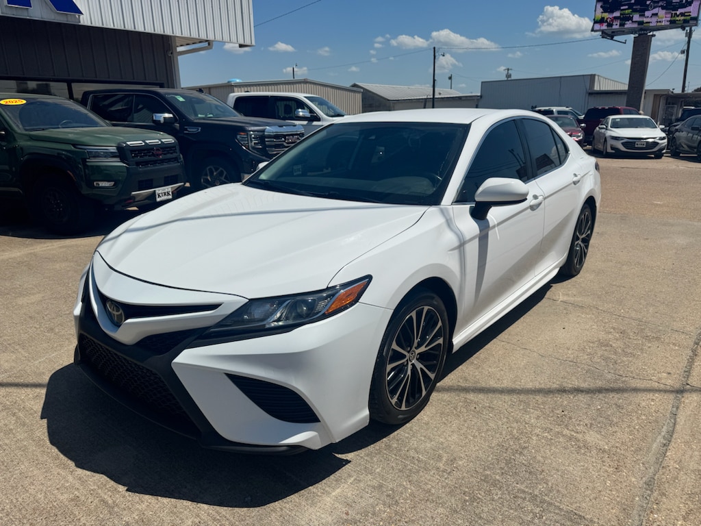 Used 2020 Toyota Camry SE Sedan