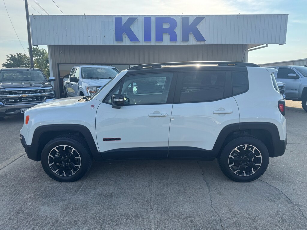 2023 Jeep Renegade Trailhawk photo 2