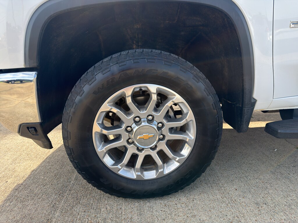 2025 Chevrolet Silverado 2500HD LTZ - Photo 9