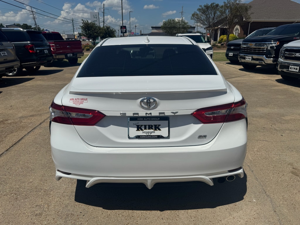 Used 2020 Toyota Camry SE Sedan