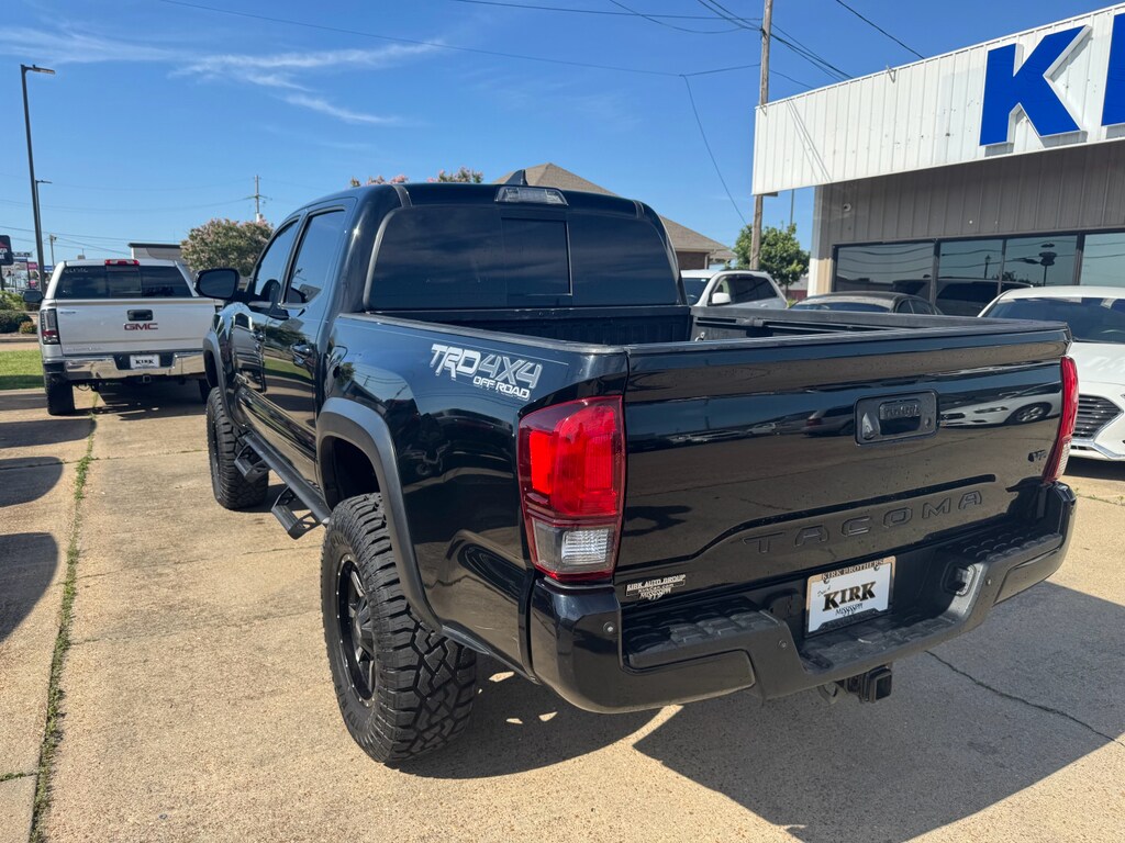 2018 Toyota Tacoma TRD photo 3