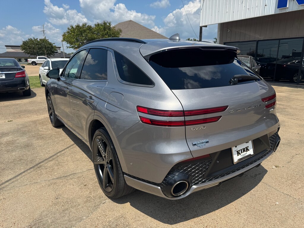 2022 Genesis GV70 3.5T Sport photo 3