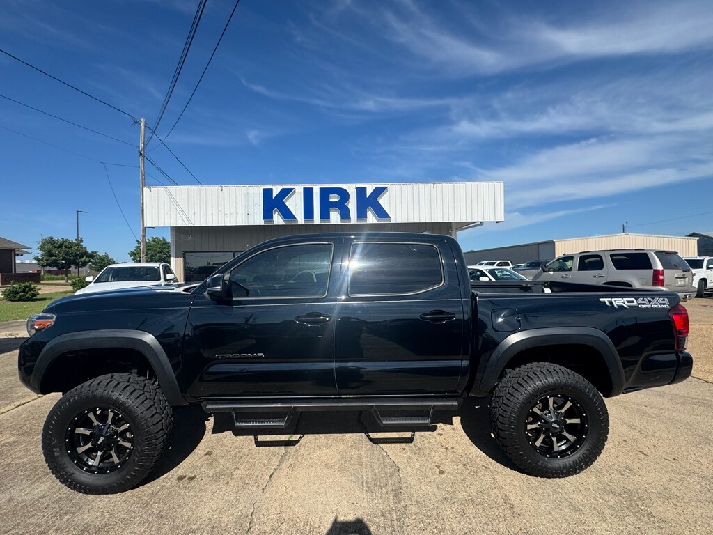 2018 Toyota Tacoma TRD photo 2