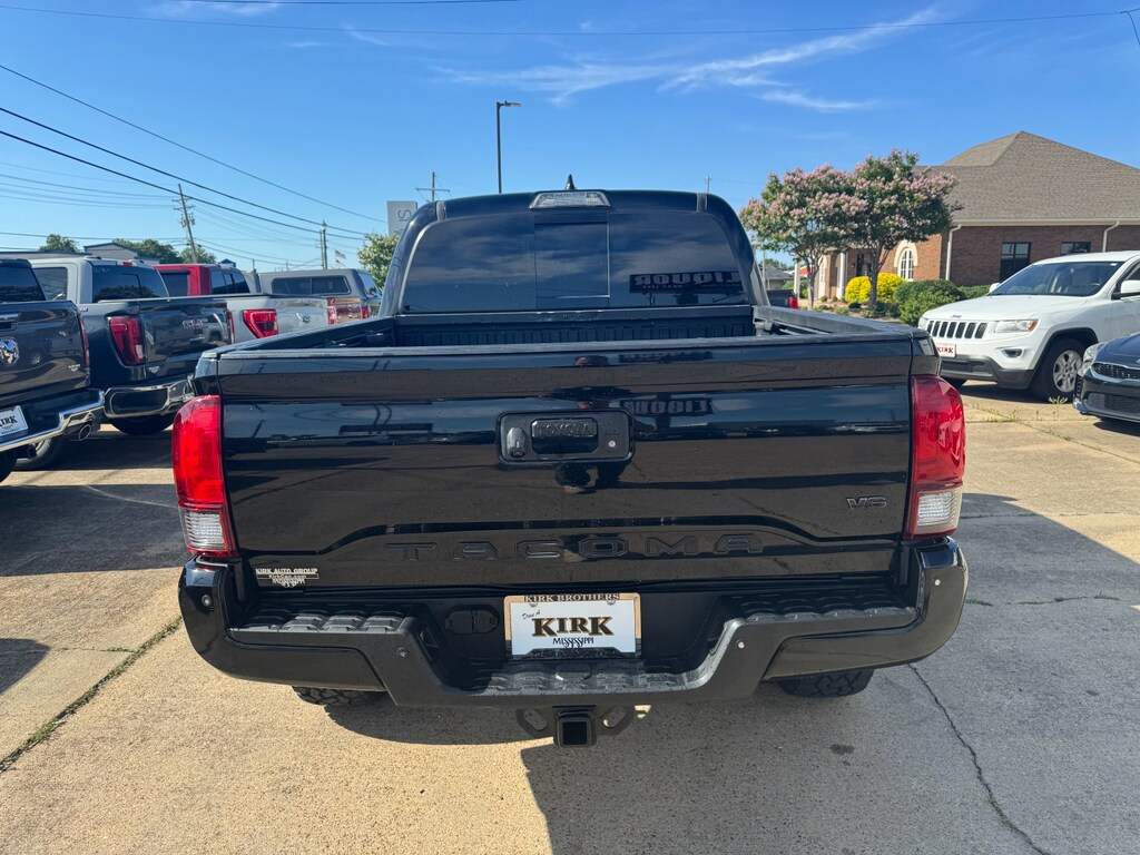 2018 Toyota Tacoma TRD photo 4