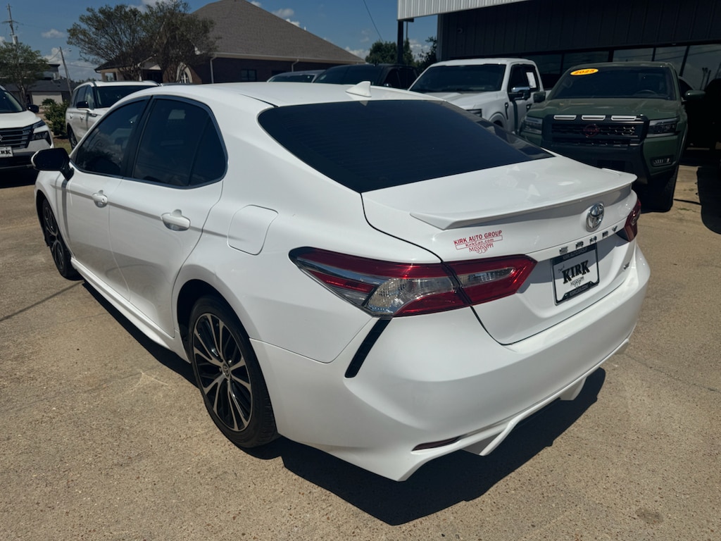 Used 2020 Toyota Camry SE Sedan