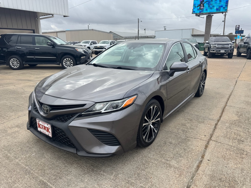 Used 2019 Toyota Camry SE Sedan