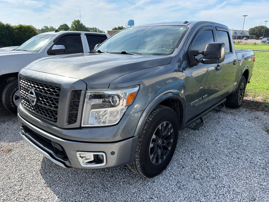 2018 Nissan Titan PRO-4X 4X4 Crew Cab's photo
