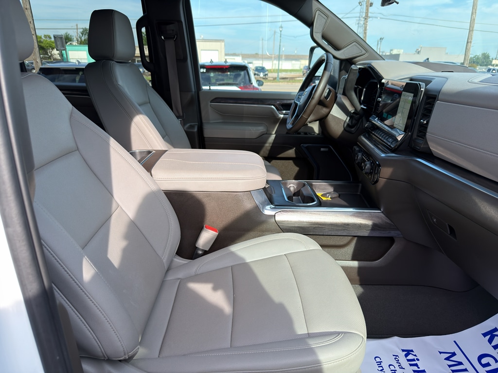2025 Chevrolet Silverado 2500HD LTZ - Photo 37