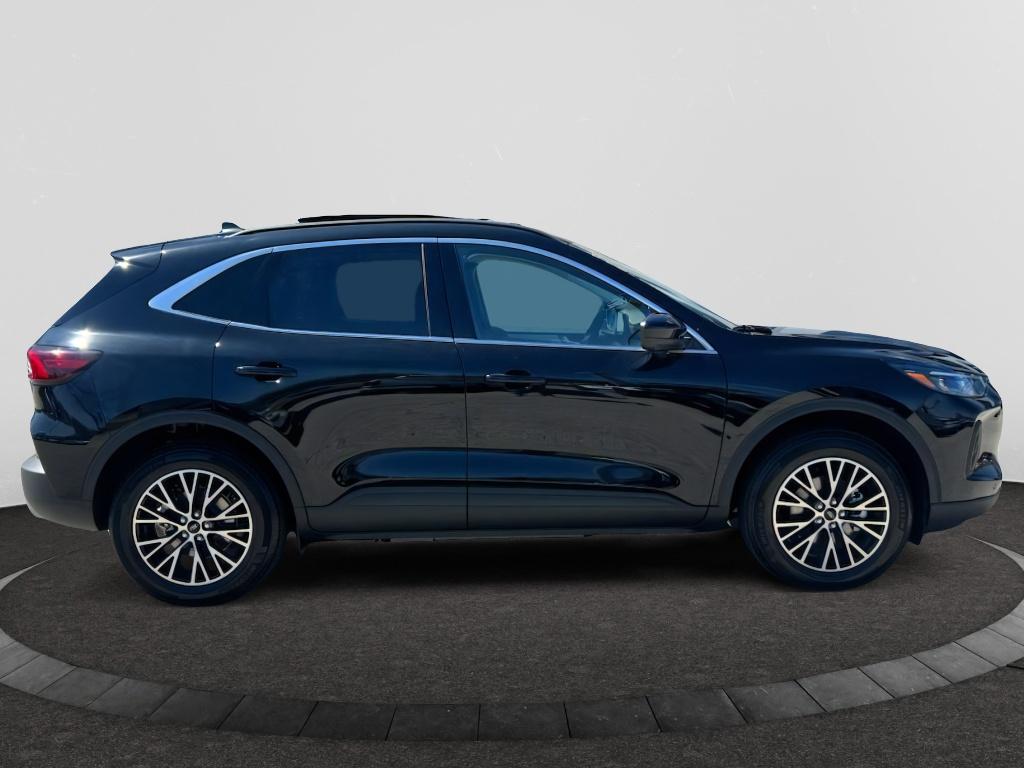 2025 Ford Escape photo 3