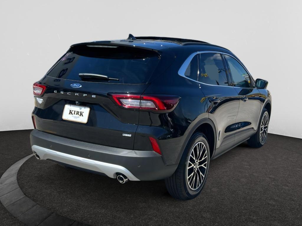2025 Ford Escape photo 4
