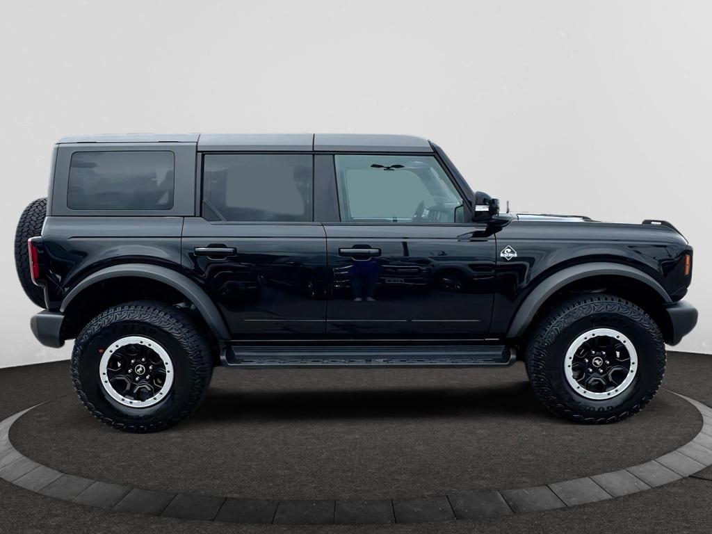2025 Ford Bronco Outer Banks photo 3