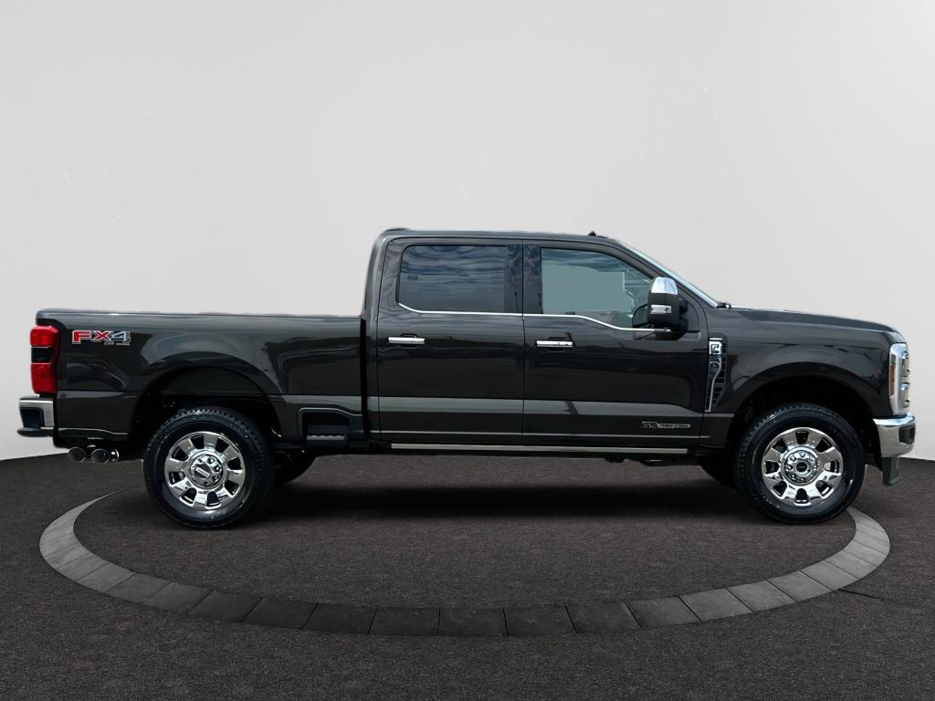 2025 Ford F-250 Lariat photo 3
