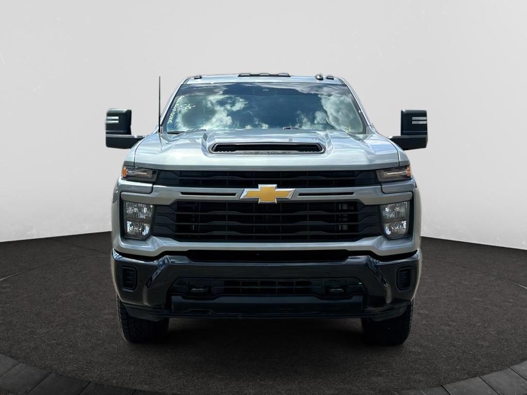 2024 Chevrolet Silverado 2500HD Custom photo 2