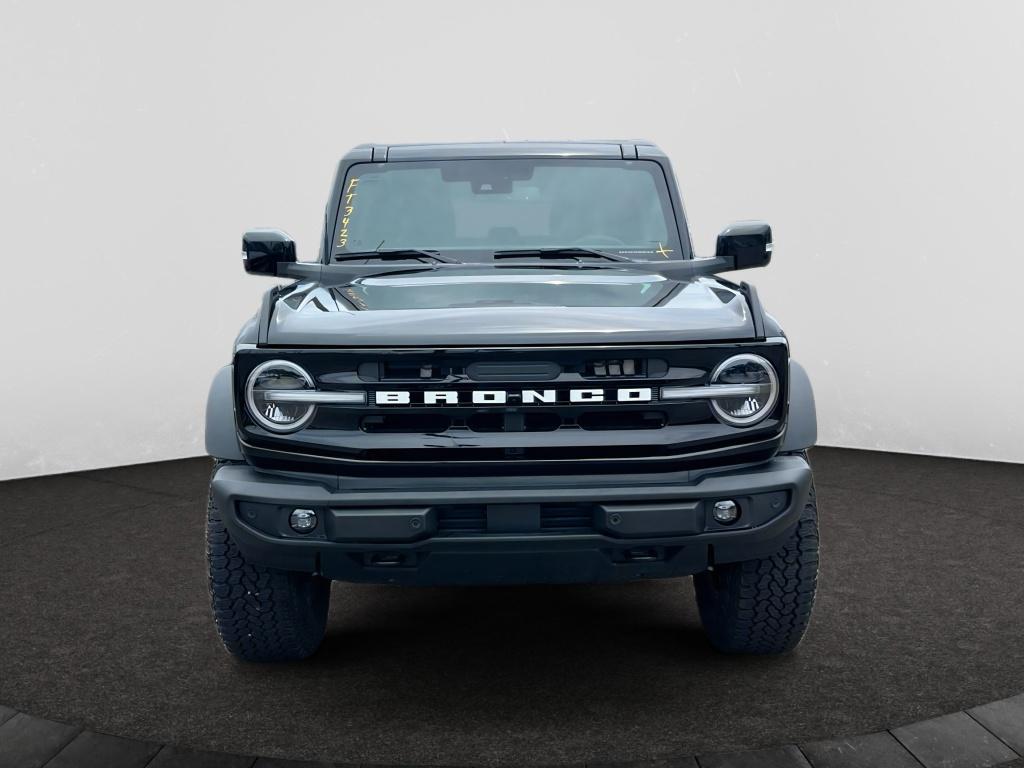 2025 Ford Bronco Outer Banks photo 2