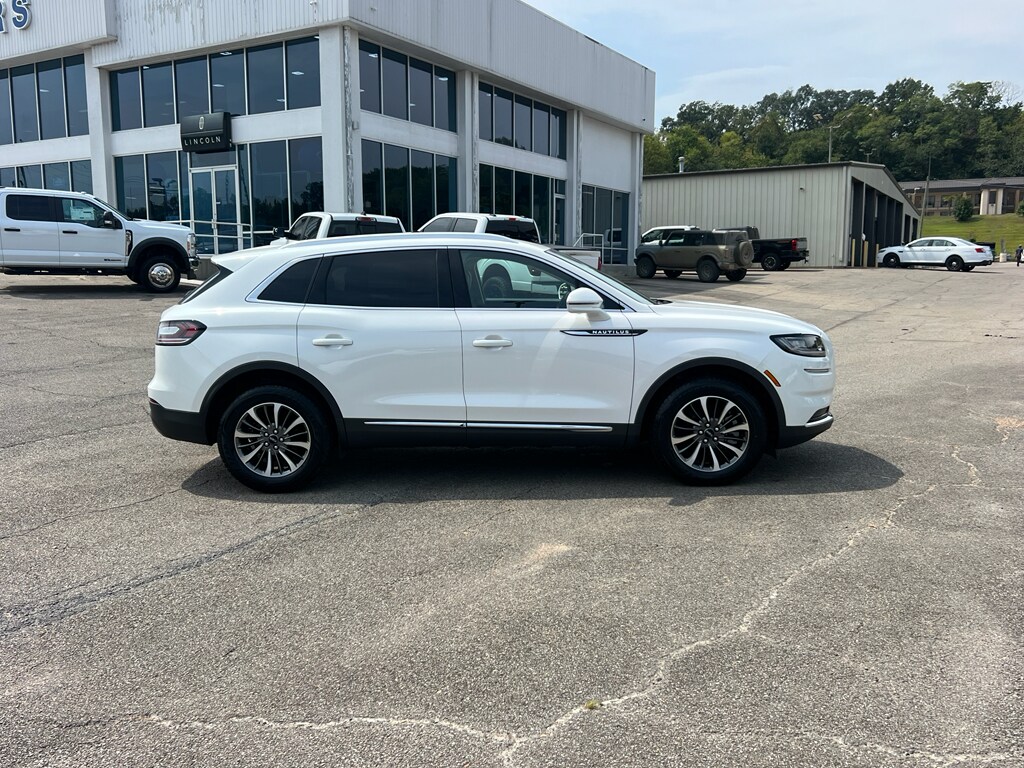 2023 Lincoln Nautilus Standard photo 2