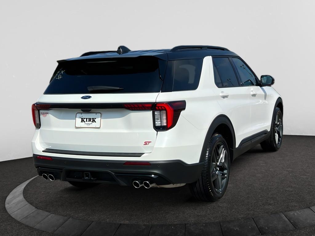 2025 Ford Explorer ST photo 4