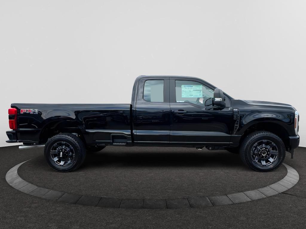 2025 Ford F-350 XL photo 3