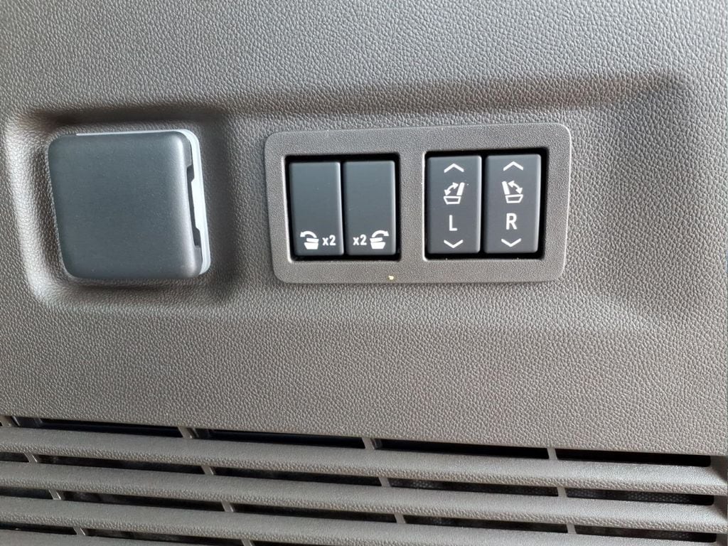 2026 Chevrolet Suburban Z71 - Photo 14