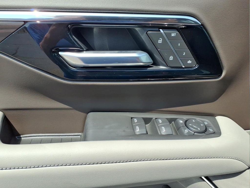 2026 Chevrolet Suburban Z71 - Photo 20