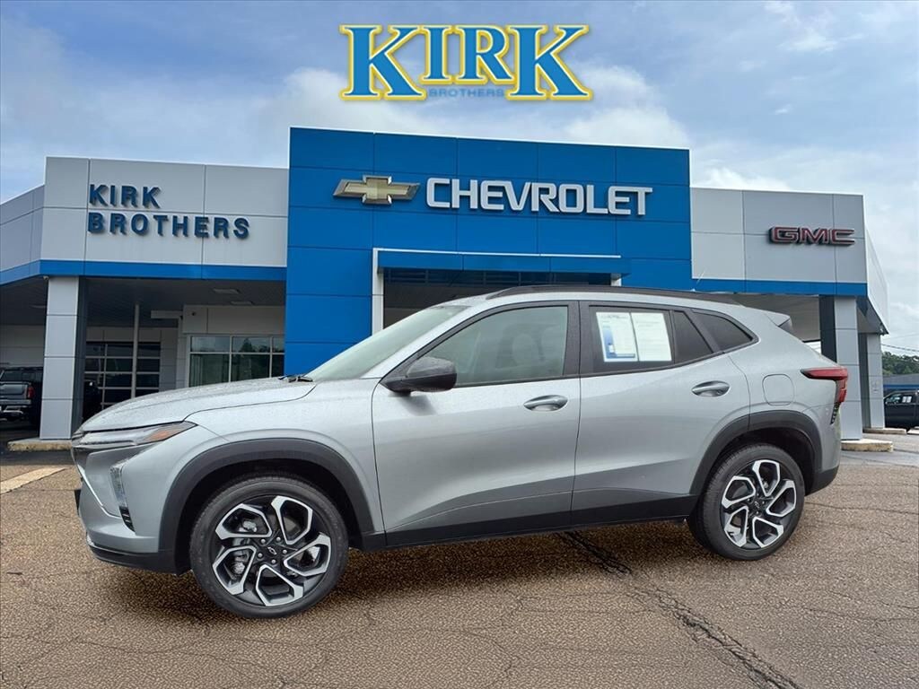 Used 2025 Chevrolet Trax 2RS SUV