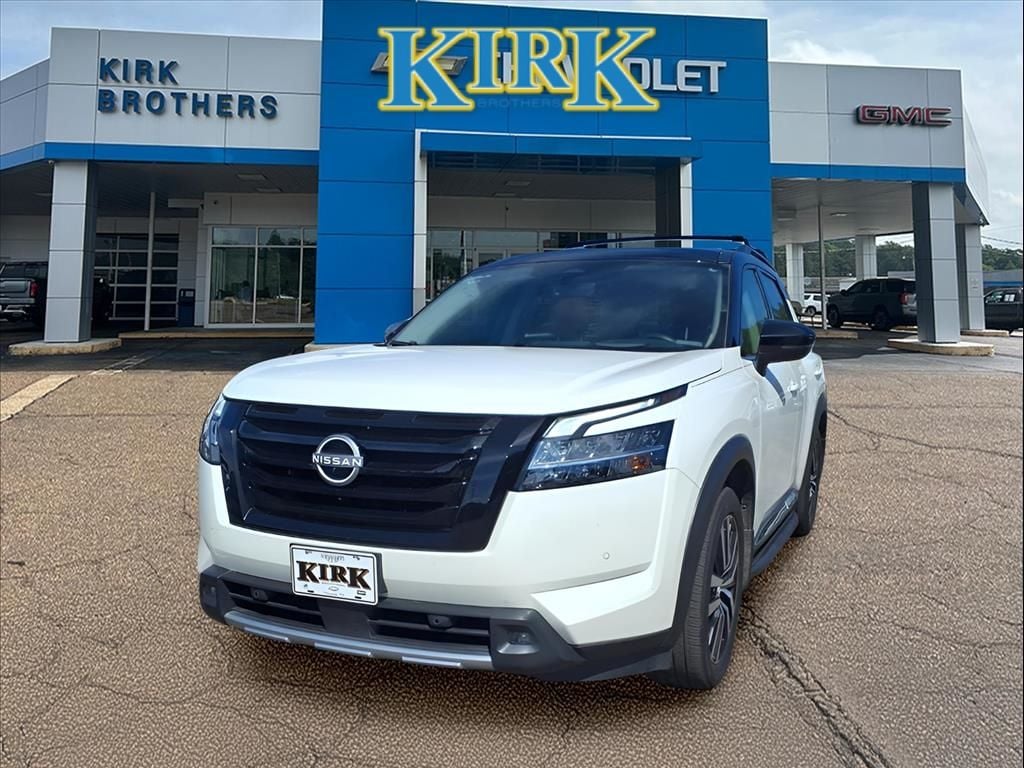 Used 2024 Nissan Pathfinder Platinum SUV