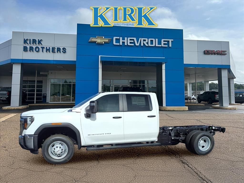 2026 GMC Sierra 3500 Chassis Cab Pro's photo