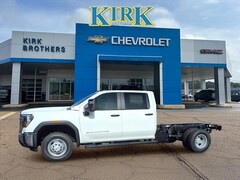 2026 GMC Sierra 3500 HD Chassis Cab Pro Truck