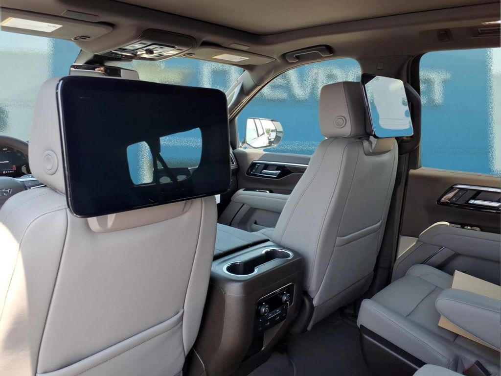 2026 Chevrolet Suburban Z71 - Photo 17