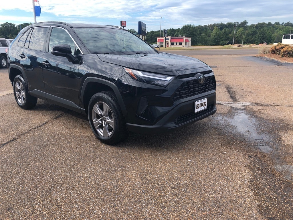 Used 2022 Toyota RAV4 XLE with VIN 2T3W1RFVXNW209134 for sale in Grenada, MS