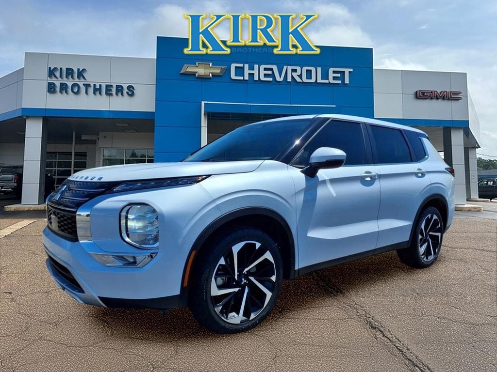 2023 Mitsubishi Outlander SE Special Edition 2WD's photo