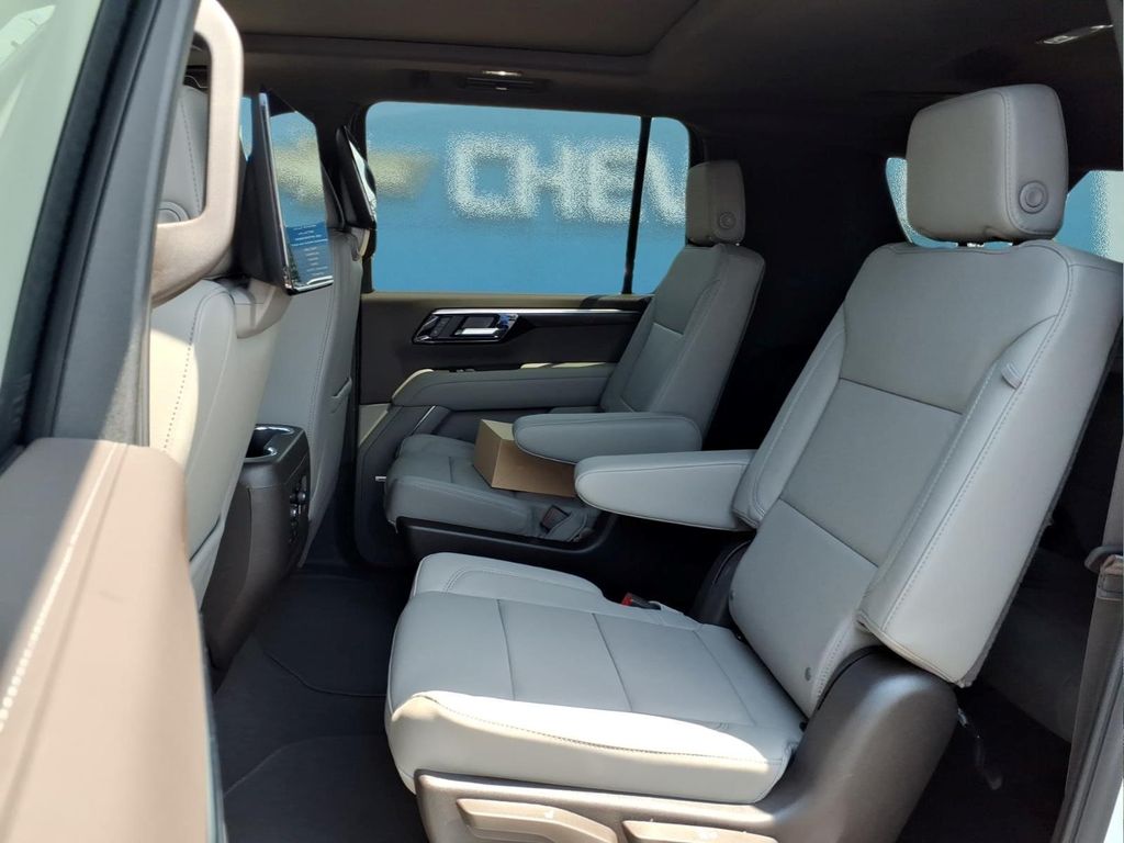 2026 Chevrolet Suburban Z71 - Photo 16