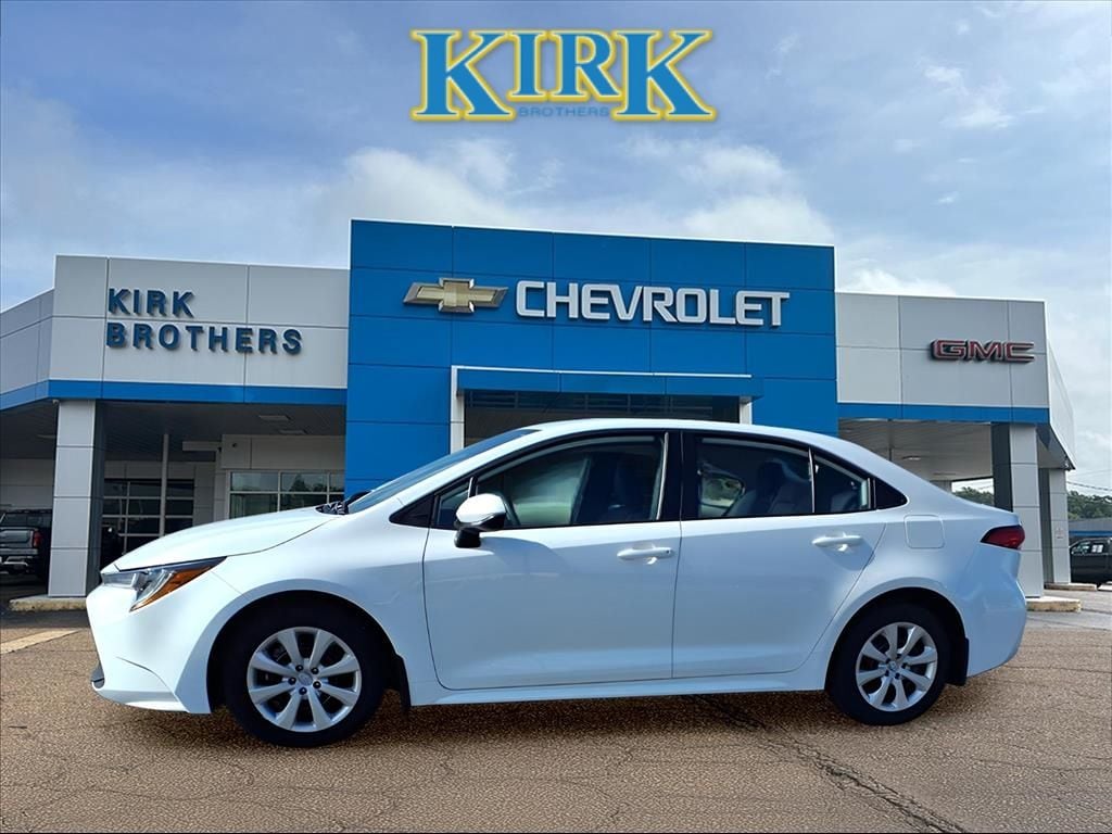 2025 Toyota Corolla LE's photo