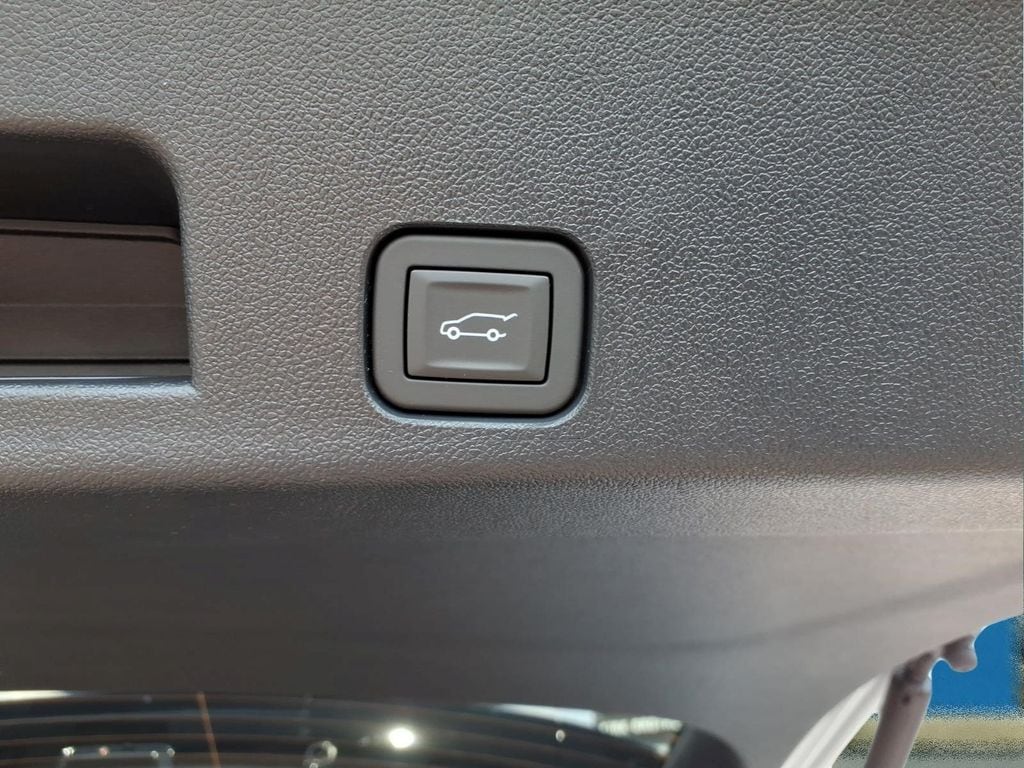 2026 Chevrolet Traverse High Country - Photo 11