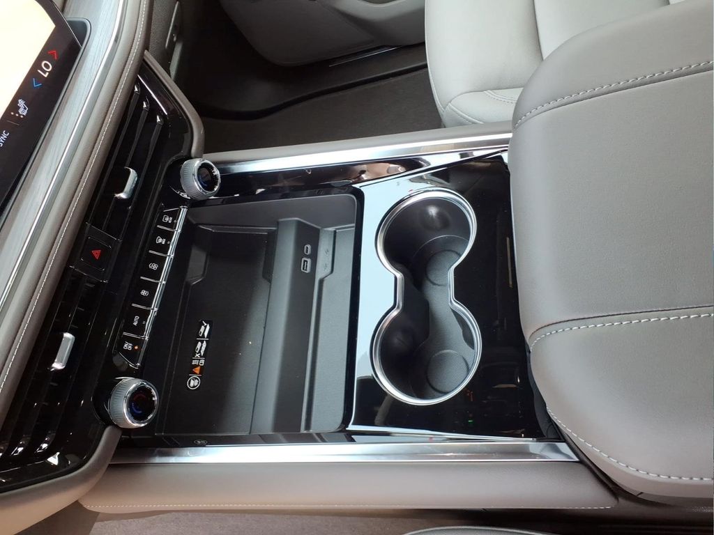 2026 Chevrolet Suburban Z71 - Photo 24