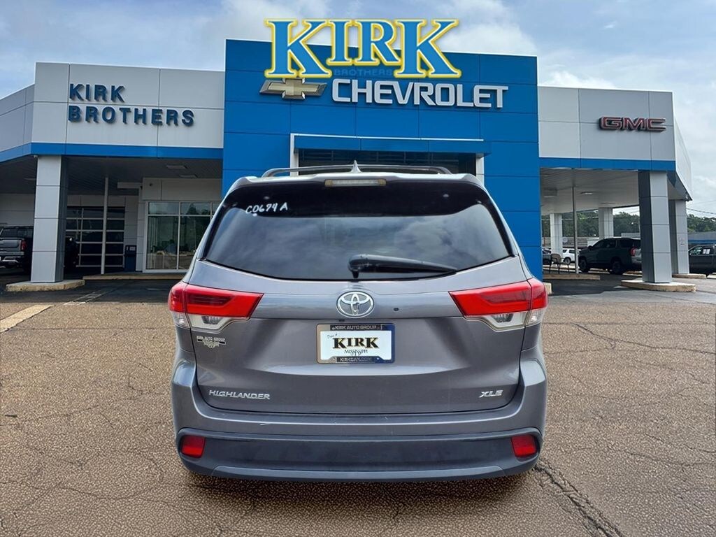 Used 2019 Toyota Highlander SE SUV