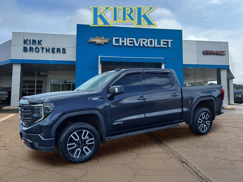 Used 2022 GMC Sierra 1500 AT4 with VIN 3GTUUEET5NG560864 for sale in Grenada, MS