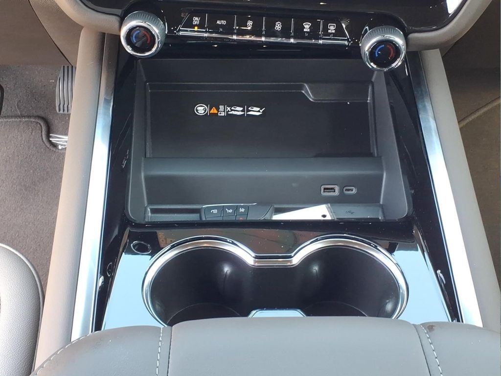 2026 Chevrolet Tahoe Z71 - Photo 19