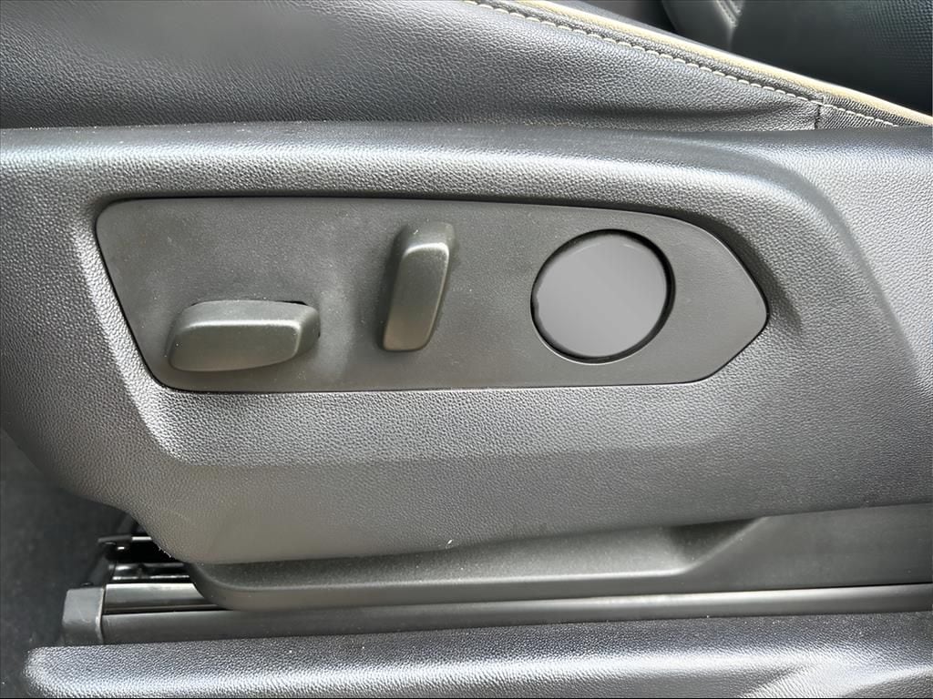 2023 GMC Yukon SLT - Photo 12