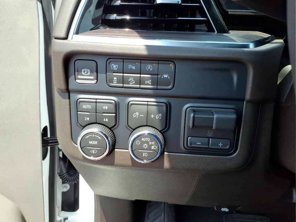 2026 Chevrolet Suburban Z71 - Photo 21