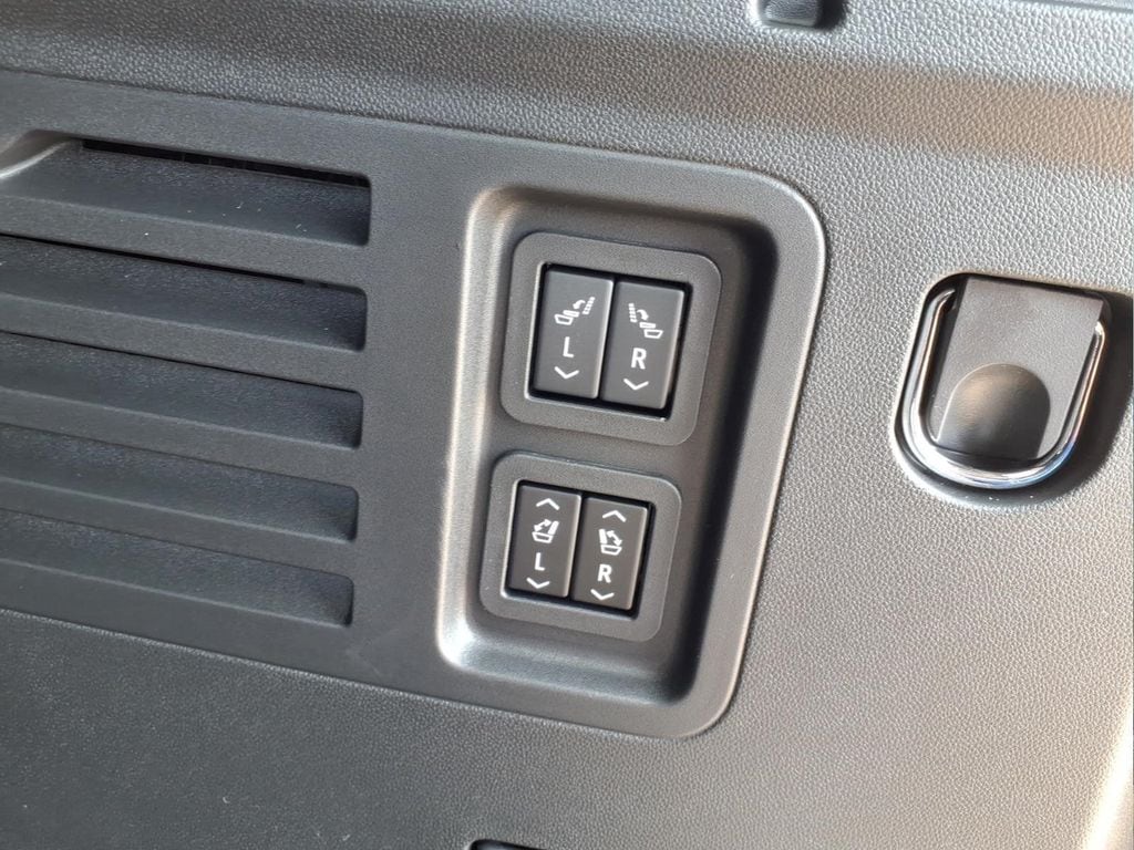 2026 Chevrolet Traverse High Country - Photo 10
