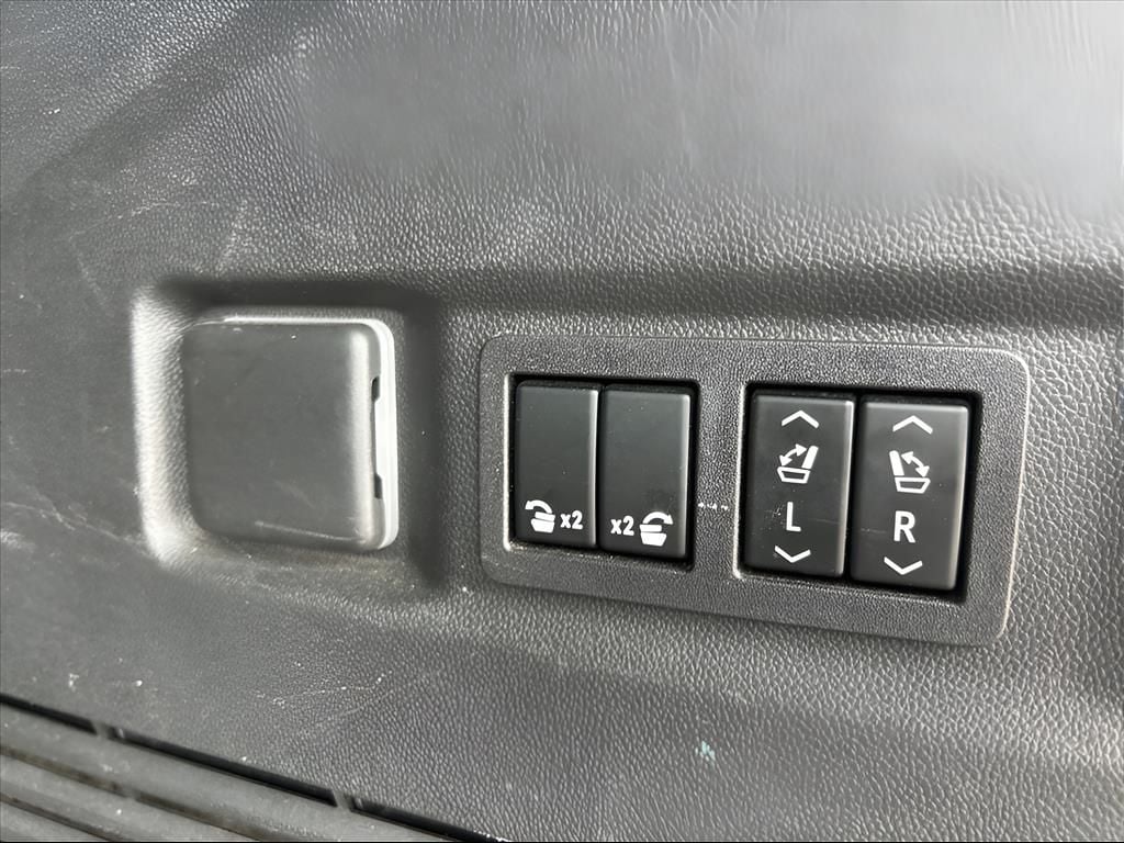 2023 GMC Yukon SLT - Photo 25