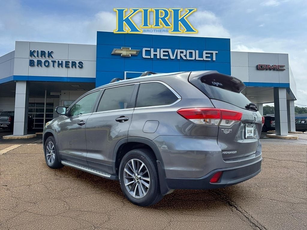 Used 2019 Toyota Highlander SE SUV