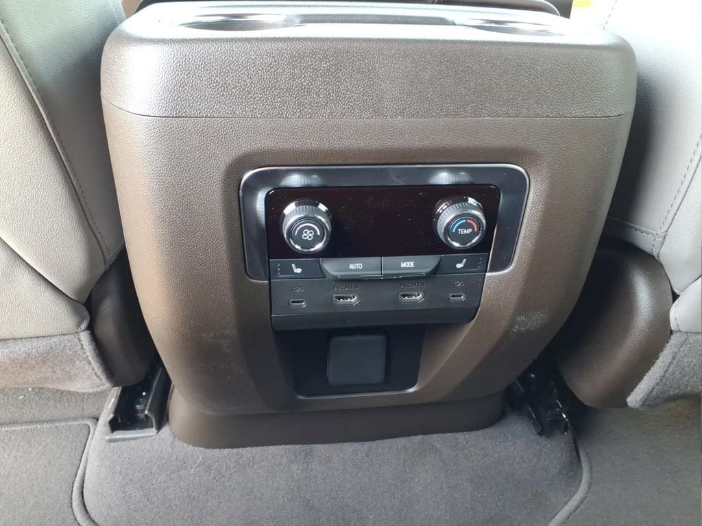 2026 Chevrolet Suburban Z71 - Photo 18